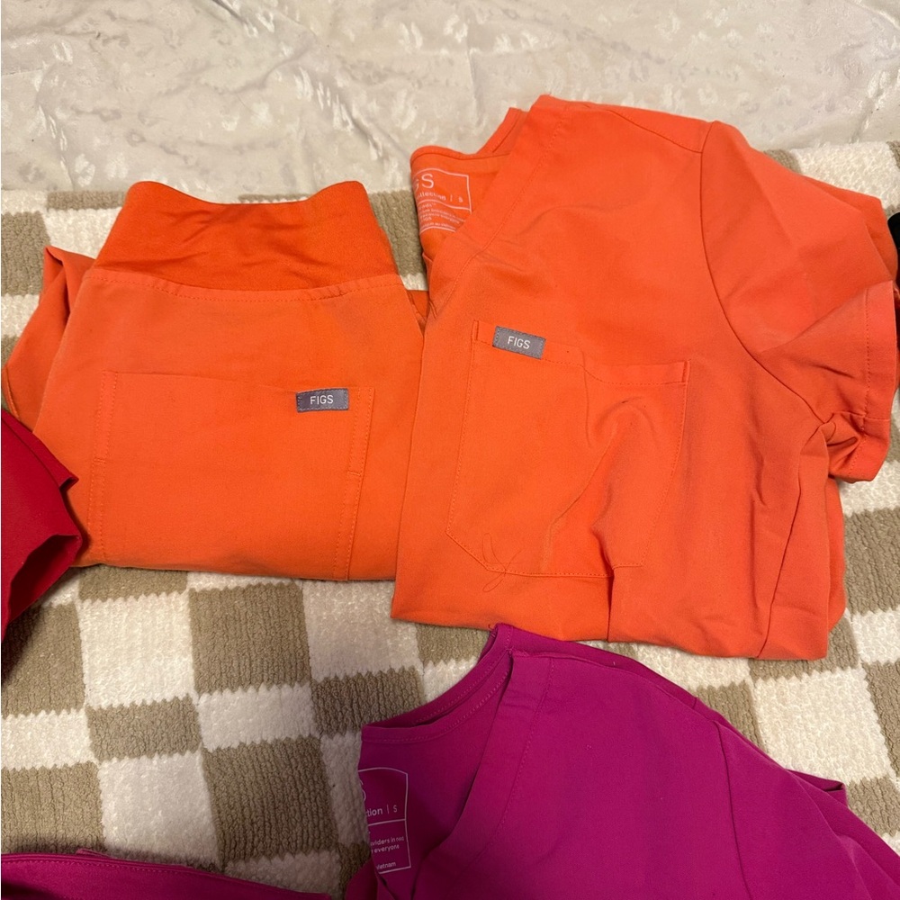 Figs Orange Scrub Set